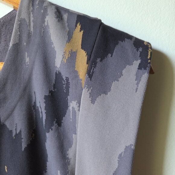 EUC LULULEMON ROBER GELLER PRINTED TANK TOP SIZE L/XL - Picture 8 of 16